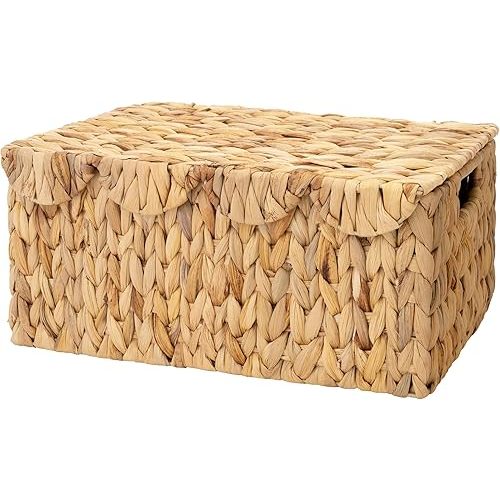 StorageWorks Scalloped Edge Wicker Basket with lid, Wicker Storage Basket with Built-in Handles, Handwoven Basket for Décor, Natural Water Hyacinth Wicker Basket for Shelves, Nursery Room