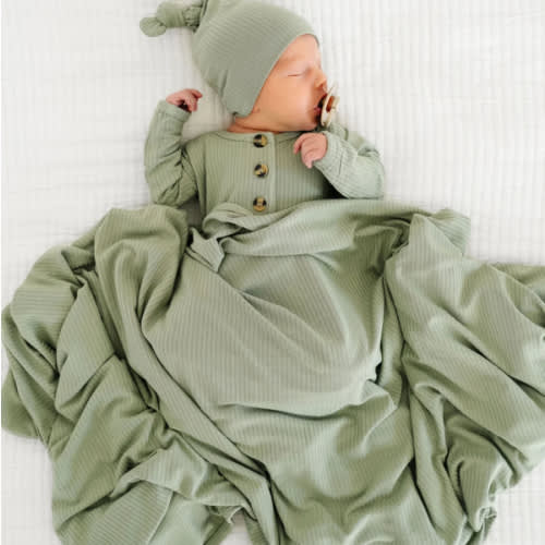 Ellis Ribbed Newborn Hat Bundle (Gown)