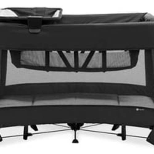 4moms breeze plus playard with bassinet and sheets