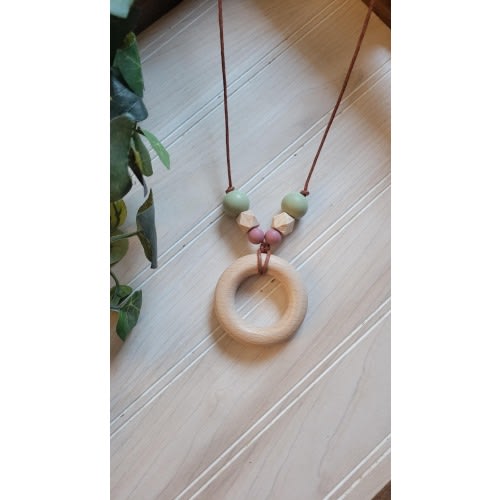 Silicone nursing/breastfeeding necklace, sensory necklace, fidget necklace, mama necklace
