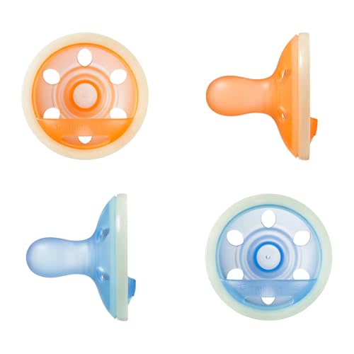 Tommee Tippee Breast-Like Night Pacifier, 0-6 Months, Breast-Like Baglet, BPA-Free Binkies, Glow in The Dark Technology, Orange/Blue, Pack of 4