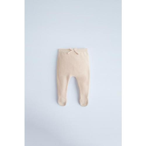 RUFFLED KNIT SWEATERKNIT FOOTED LEGGINGS WITH BOWRUFFLED KNIT SWEATER