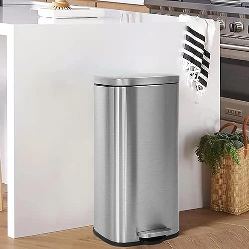 Trash Can with Lid Silver
