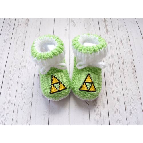 Zelda Triforce inspired knitted baby booties * The Legend of Zelda stay on newborn crib shoes * video game slippers * gamer gift