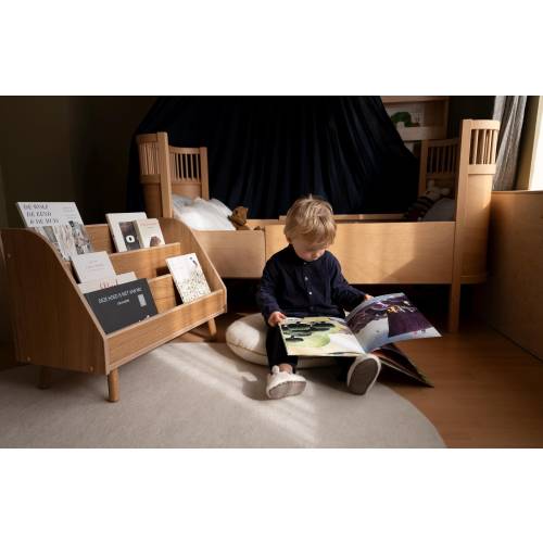 Kids Montessori Bookshelf in Oak