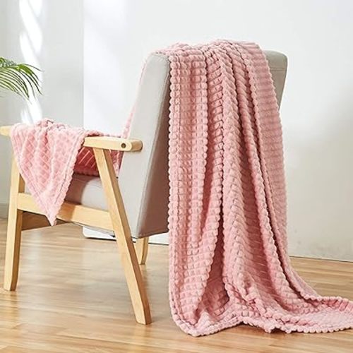 Simple&Opulence Pink Throw Blanket for Couch-Super Soft Fluffy Blankets for Women 50x70 Inches Cozy Lightweight Fleece Blanket for Home Decor