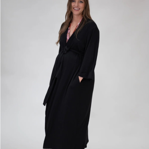 Robes in Black – Lila