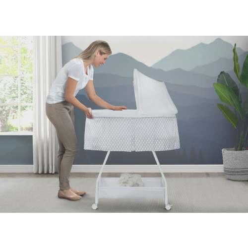 Deluxe Soothing Dreams Bassinet