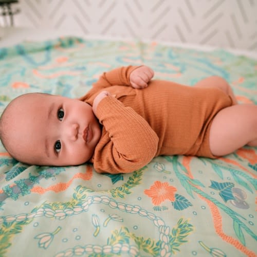 Lei Stand Muslin Swaddle Blanket