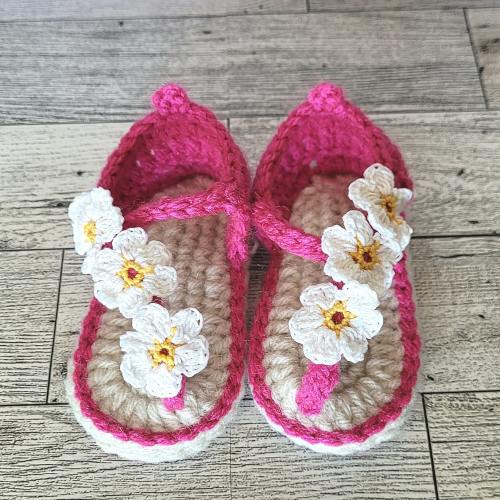 Crocheted baby sandals with flowers, for baby girl, spring shoes for baby girl, soft sole sandals, pre-walkers' shoes, newborn baby shower