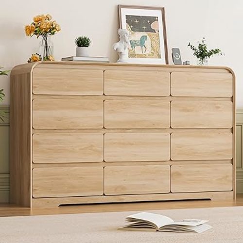 Squireewo 63" W 12 Drawer Dresser with Charging Station, Modern Wide Chest of Drawers with Rounded Corners, Wood Bedroom Dresser TV Stand for Living Room, Hallway, Nursery, Oak