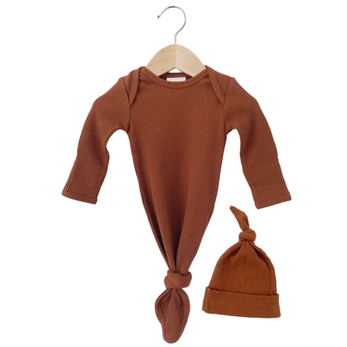 Organic Waffle Knotted Gown & Hat, Caramel
Organic Waffle Knotted Gown & Hat, Caramel
Organic Waffle Knotted Gown & Hat, Cara