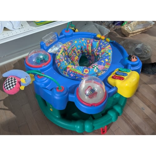 Rolling activity center for babies