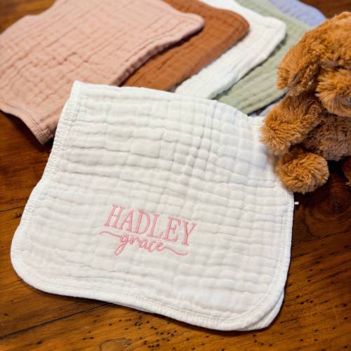 Personalized Burp Cloth for Newborn Baby Gift Embroidered Set Muslin Rag Infant Accessory Shower Present for Mom Nursery Item Baby Essential
