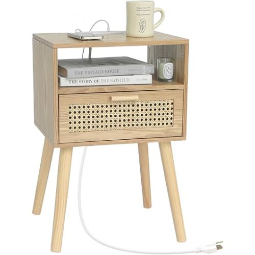 MaxSmeo Bedside Table, Small Nightstand with Charging Station, Rattan Side Table Small Wood End Table for Living Room, Bedroom and Small Spaces, Mid Century Modern Nightstand, Easy Assembly (Natural)
