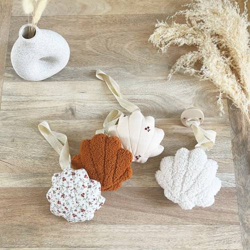 Shelly pacifier clip comforter