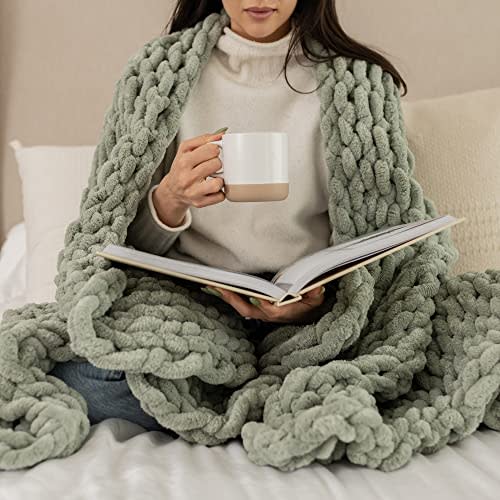 SAMIAH LUXE Green Chunky Knit Boho Throw Blanket, Large Thick Yarn Blanket for Nursery or Baby Crib