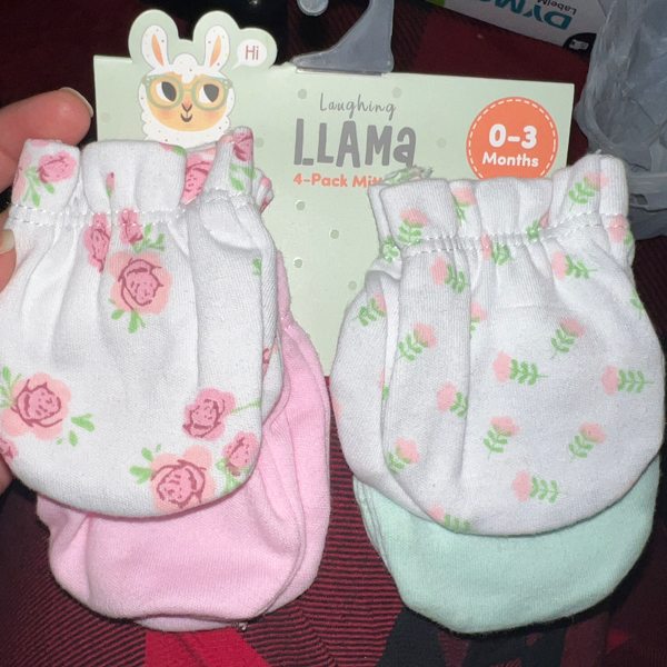 4Pk mittens 0-3 months