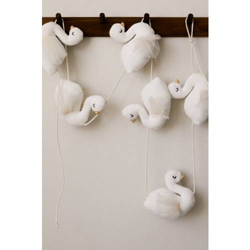 SWAN GARLAND
