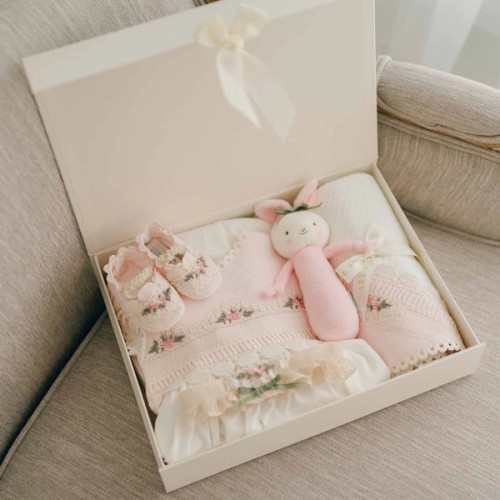 Natalie Newborn Layette Set – Baby Beau and Belle