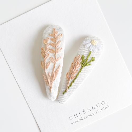 Set of 2 Embroidered Hair Clips Perla | Hand Embroidered | Vintage Linen Hair Clip | Cute Bow | Fringe Hair Clip | Unique Gift Girl