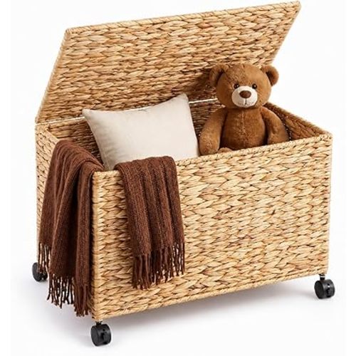 Cinnvoice 17.2 Gallon(65 L) 22×13×14 in Wicker Storage Trunk with Wheels & Lid Heavy Duty Rolling Storage Bench Large Toy Chest Water Hyacinth Woven Blanket Bin for Bedroom, Laundry Room, Natural