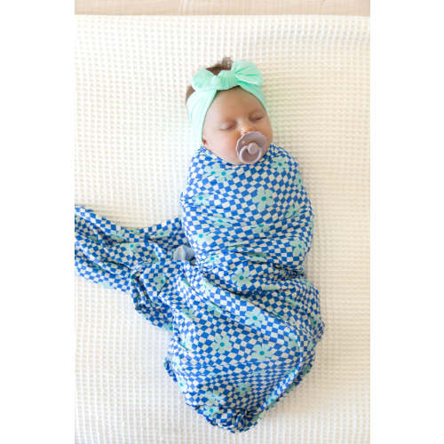 ROYAL BLUE WAVY CHECKER DAISY | SWADDLE