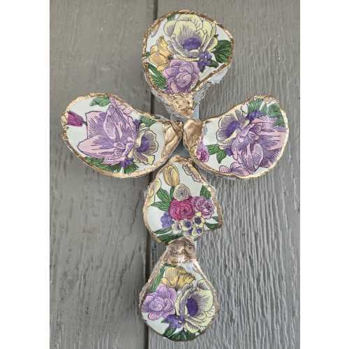 Oyster shell cross flowers
