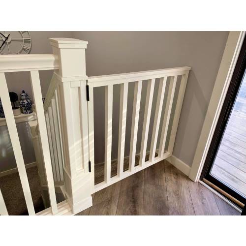 Custom spindle wooden gate | Baby gate | Stairway gate| White wooden baby gate| Farmhouse gate| Barn door baby gate| Baby gate for stairs