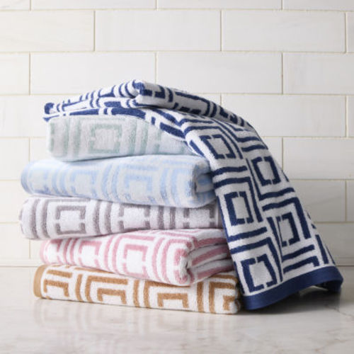 Liz Claiborne Signature Plush Logo Bath Towel