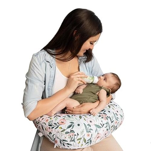 Boppy Almohada de lactancia – Botella ergonómica y almohada de lactancia con cojín alto, firme y grande, repelente al agua con funda lavable; Baby Safety Alliance verificado – Flores de jardín rosas