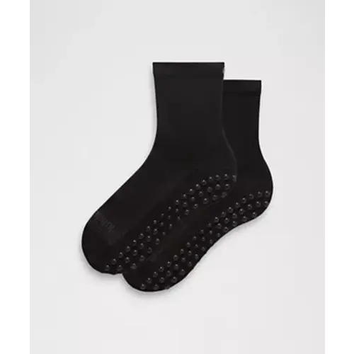 Unisex Find Your Balance Grip Quarter Socks | Men's Socks | lululemon