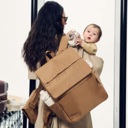 BÉIS 'The Ultimate Diaper Backpack' in Camel - Diaper Bag Backpack in Camel Brown