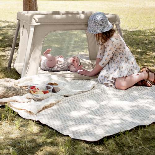 Newton Travel Crib & Play Yard- SANDSTONE