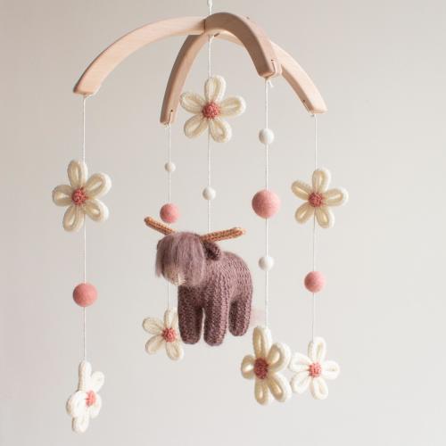 Floral Cow baby mobile - Daisy farm nursery decor in cocoa & pink - Highland cow cot mobile - baby girl gift - Longhorn cow crib mobile