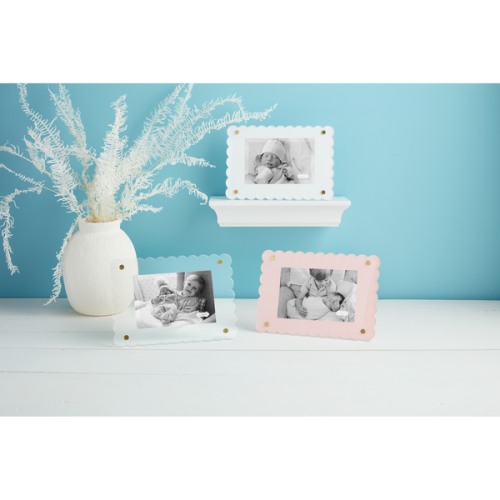 Scalloped Acrylic Frame Pink