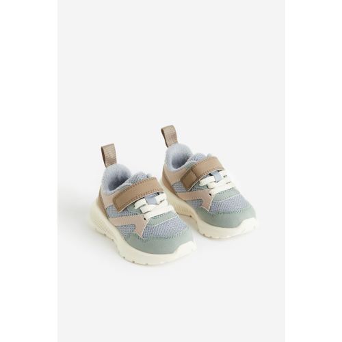 Lightweight-sole Sneakers