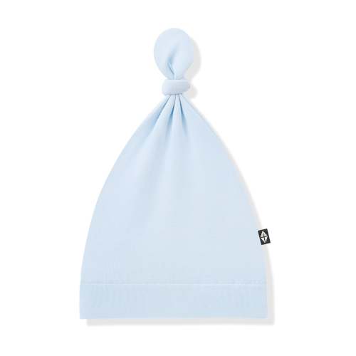 Knotted Cap in Breeze