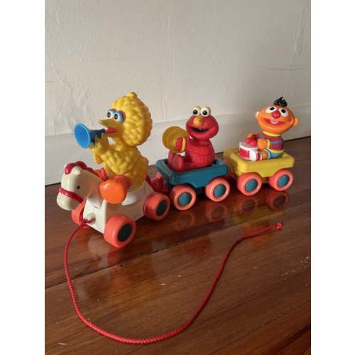 Sesame Street / big bird pull along train - Vintage