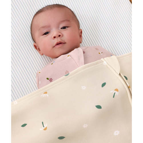 HugMe Blanket - 1.0 & 2.5 TOG Daisy Sprinkle (formerly Baby Tuck Sheet) – ergoPouch AU