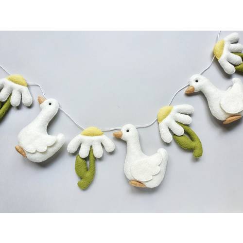 Goose and daisy felt garland, Duck nursery decor, Goose bunting, Geese birthday, Goose kids room decor, Farm animal garland, Name banner