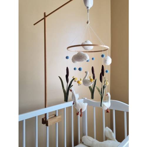 Hanging baby mobile white geese. Crib mobile Goose. Goose mobile nursery. Boucle mobile Goose baby shower. Farm cot mobile. Newborn gift.