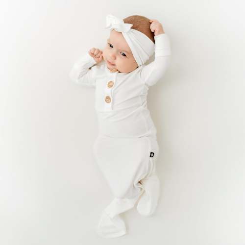 Knotted Gown with Bow Set in Cloud | Kyte Baby