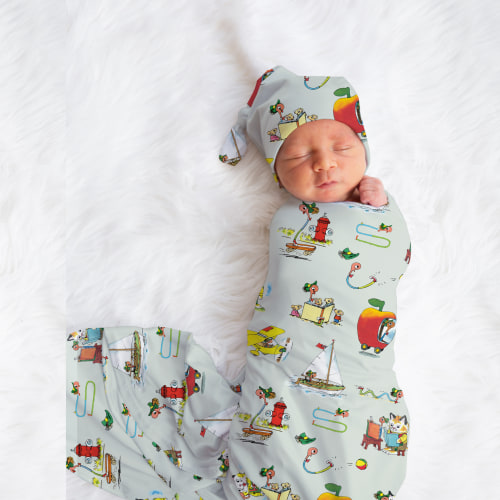 Richard Scarry's Busyworld™ Lowly Worm Swaddle & Hat Set
