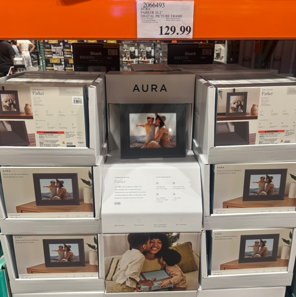 Aura HD Digital Picture Frame | Carver: The Best Frame for Gifting