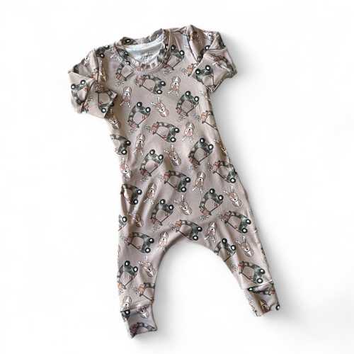 Deer Baby Romper, Hunting Car Boy Outfit, Baby Shower Gift, Coming Home Outfit, Gender Neutral Camo Clothing, Toddler Envelope Open Romper