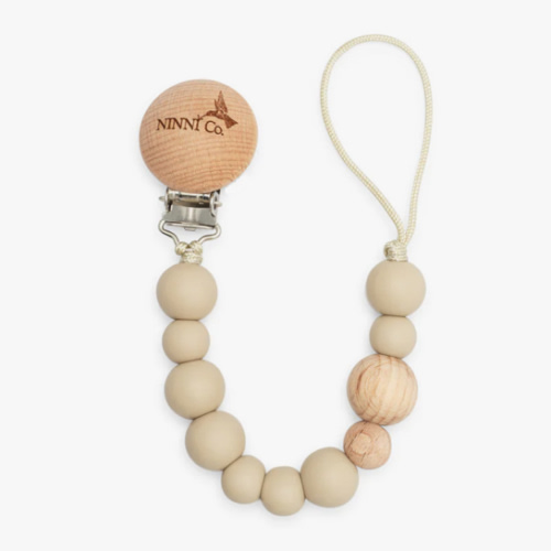 Ninni Co. Toffee Brown Pacifier Clip