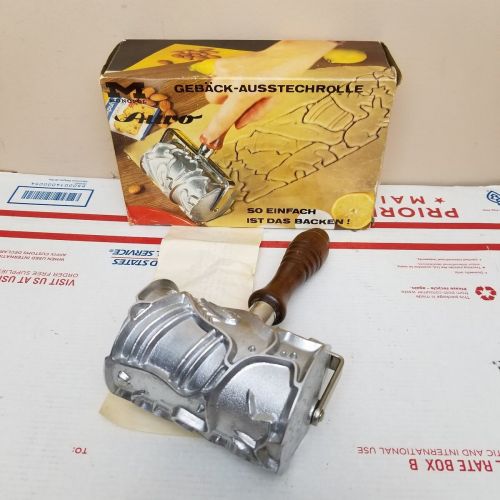 VTG Monopol Auro Pastry Cookie Dough Cutter Roller Animals Metal Wood Germany