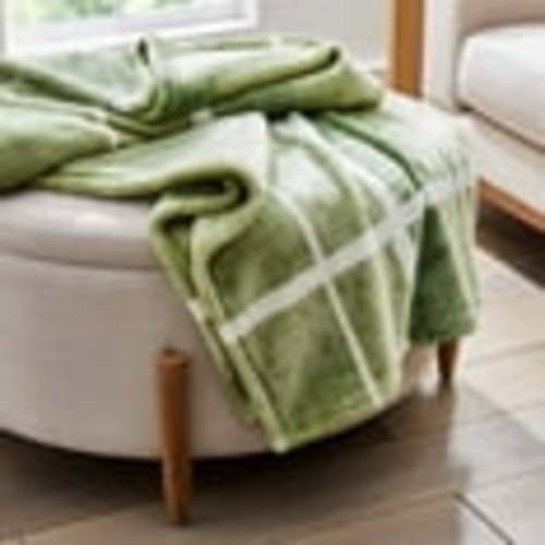 Better Homes & Gardens Printed Heavyweight Ultra Plush Adult Throw, 50” x 72”, Green Plaid