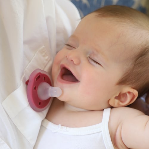 babypace breast-like pacifier single - cranberry | mōmi